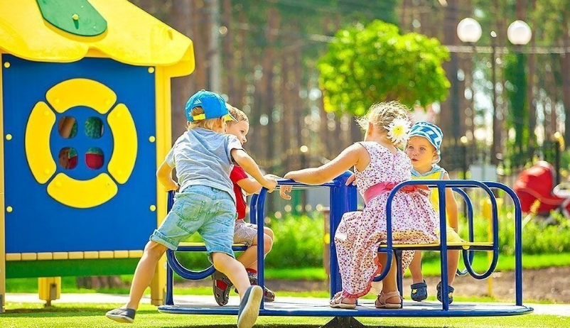 Современная детская уличная площадка в ДОУ