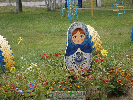 Уличная фигура "Матрешка гжель"