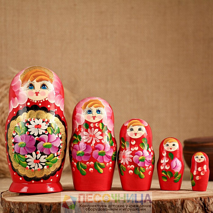 Матрешка большая "Золотой платочек", красная, 5 кукольная