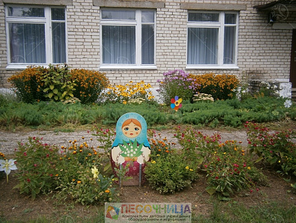 Уличная фигура "Матрешка с ландышами"