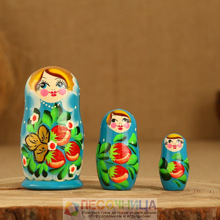 Матрёшка «Земляничка», голубое платье, 3 кукольная, 10 см