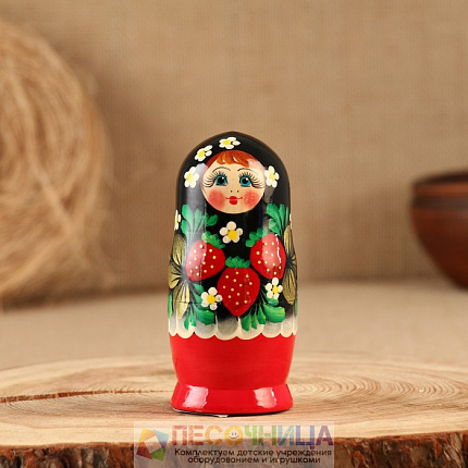 Матрёшка «Земляничка», чёрный платок, 3 кукольная, 10 см