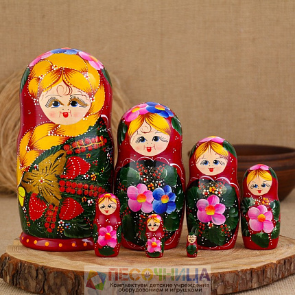 Матрешка "Бордовый платочек", с косой, 7 кукольная